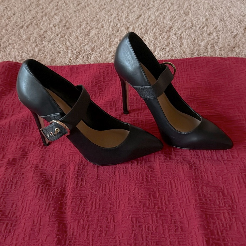 Shoedazzle, size 9, black